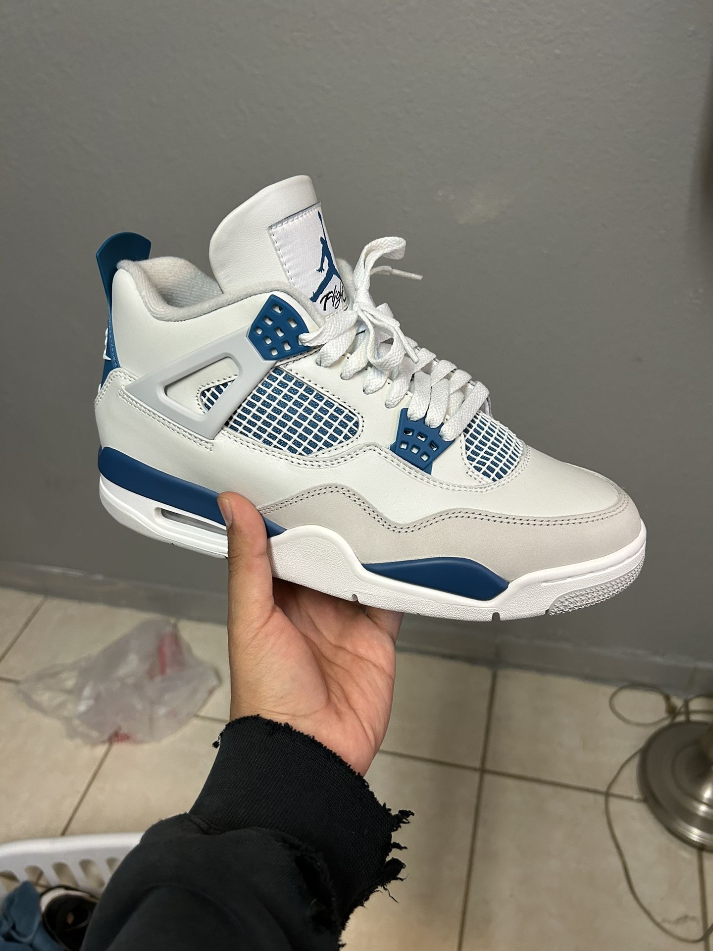 Jordan 4 Military Blue Early Release 