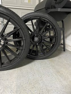 Brand New Lexani Wheel And Tires 