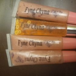 Fyne Chyna Lipgloss