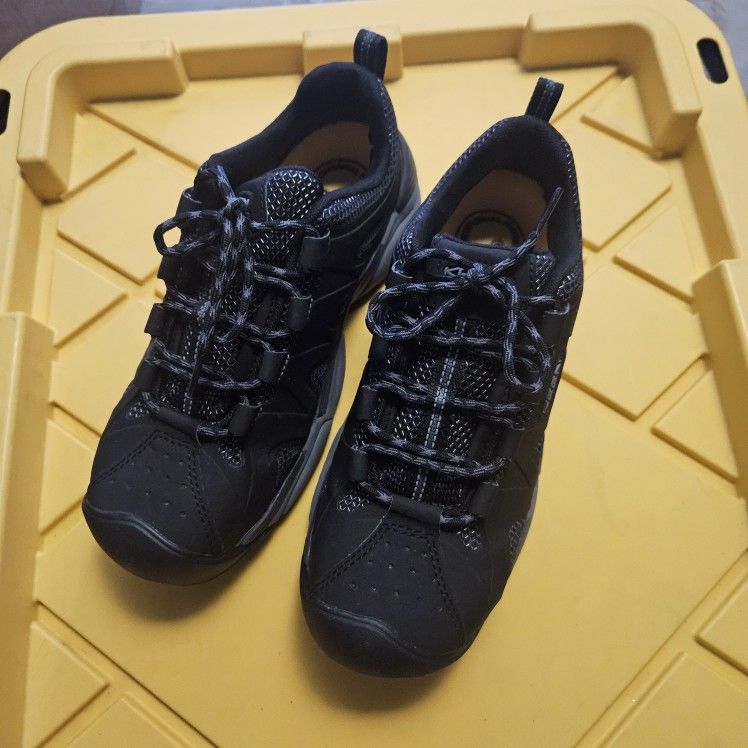 Brand New Keen Utility Shoes Men SIZE 7