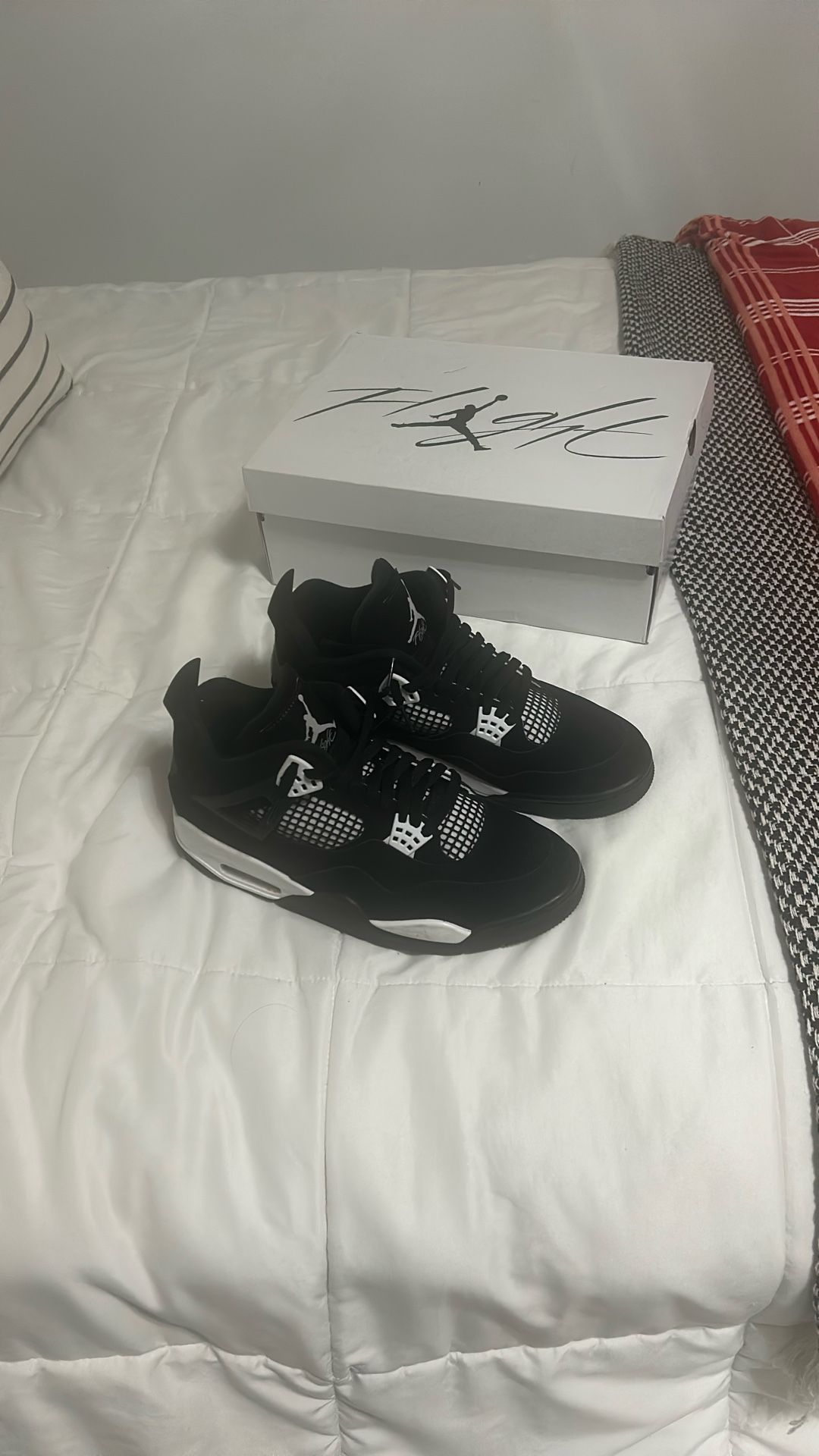 Jordan 4 White Thunder Size 10.5 W Box Barely Used display picture 3