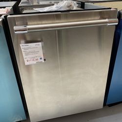 Thermador Stainless Steel 24” Professional Dishwasher 