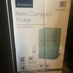 Mini Fridge Insignia Retro 
