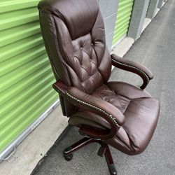 Office Chairs 