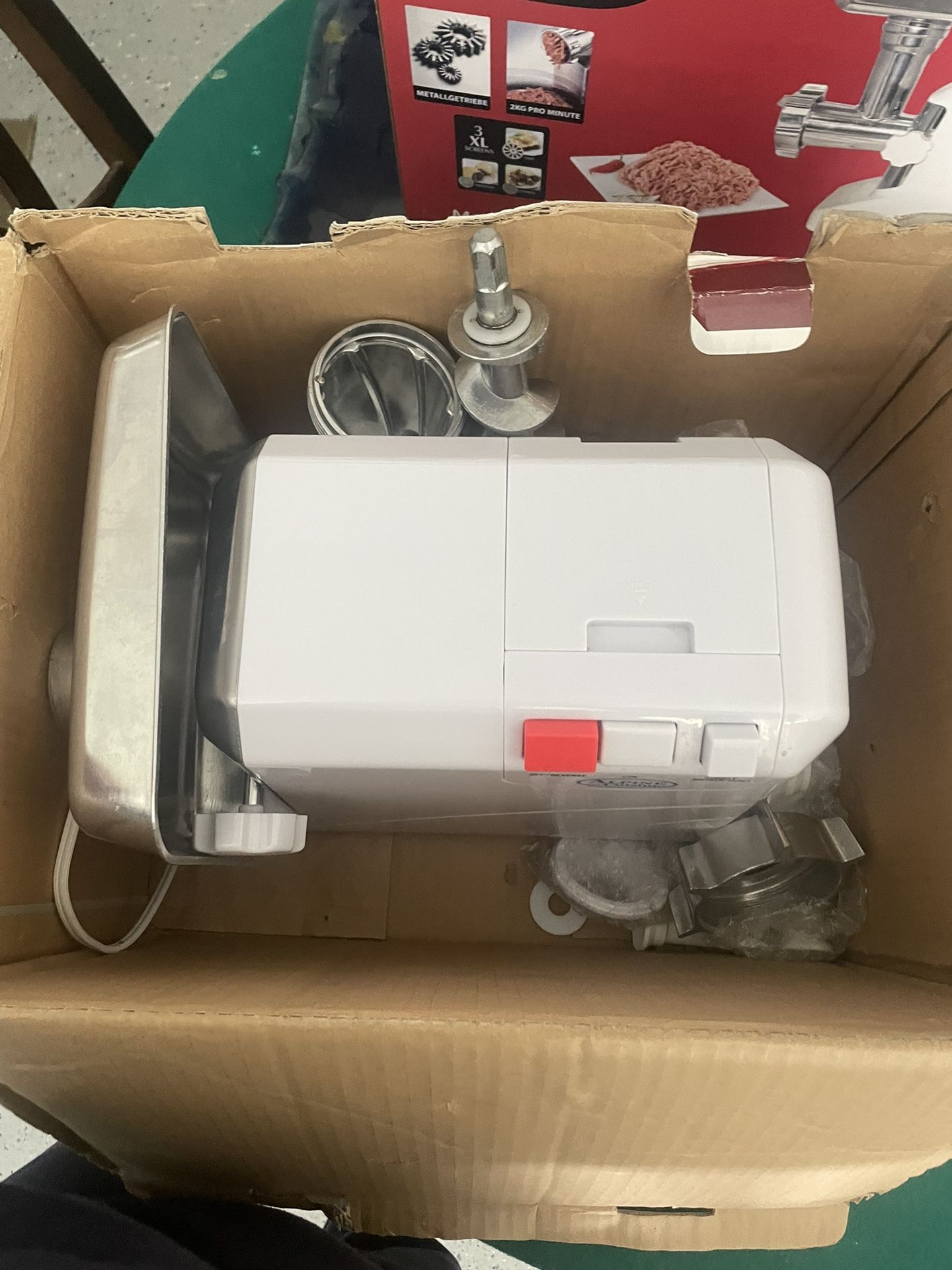 Electric meat grinder