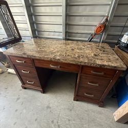 Mable Table