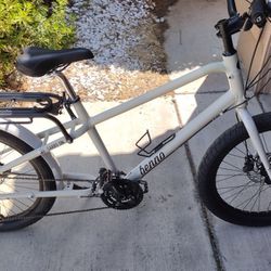Benno Midtail Cargo Bike 