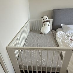 Crib with Mattress and Mattress Covers