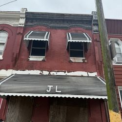 BIG HOUSE FOR SALE IN NORTH PHILLY ON A WIDE BLOCK NEAR BROAD ST 19132