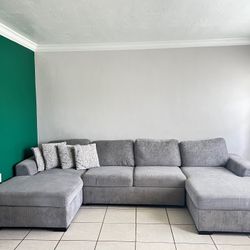 Large Gray Sectional w/Storage MUST SELL(Moving!)