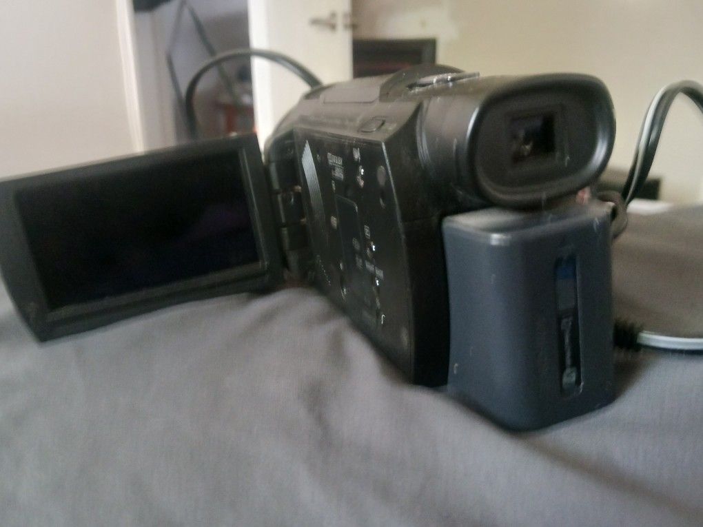 Sony Camara Camcorder 4k W/ BOX