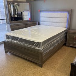 4PC Queen Bedroom Set 