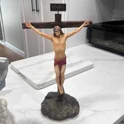vintage porcelain figurine titled "The Crucifixion" produced by the Franklin Mint,