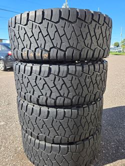 37x13.50x20 Toyo tires