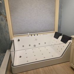 Luxury Spa Bathtub