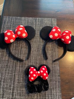 Lot of Minnie Mouse ears and scrunchie