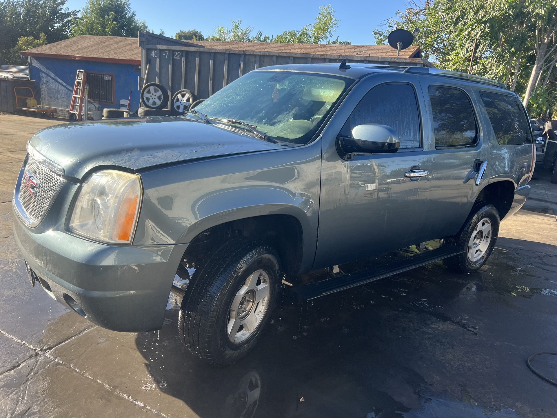 Parts 2007 GMC Yukon Denali 6.2 Liter For Parts Only