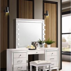 Beautiful White Valentino Diva Vanity 