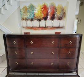 THOMASVILLE SOLID WOOD DRESSER EXCELLENT CONDITION DELIVERY AVAILABLE