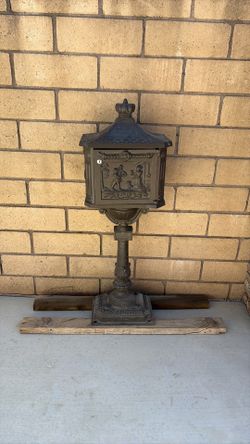 Mailbox with keys