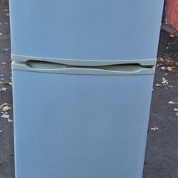 24" Refrigerator 