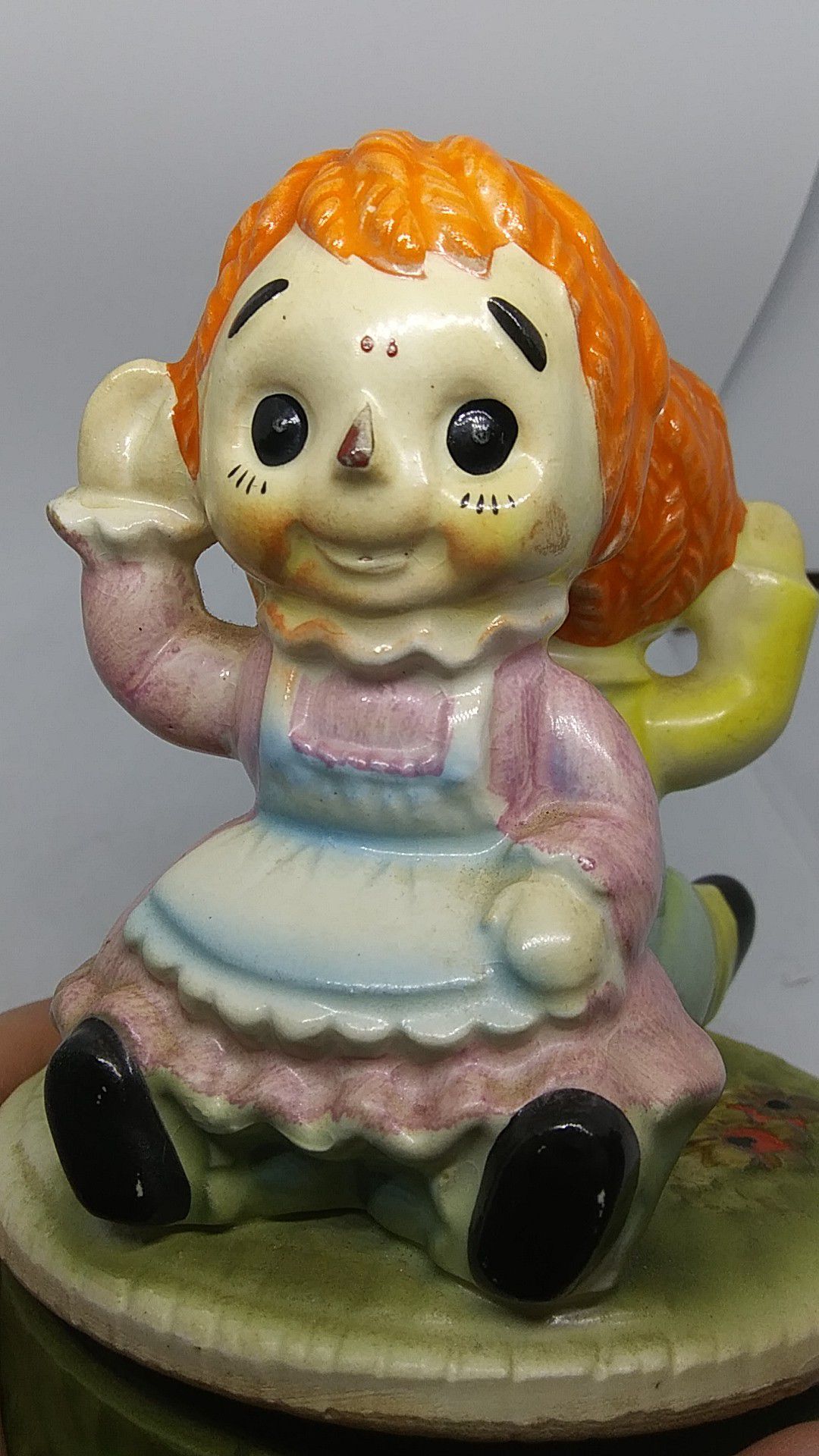 VINTAGE RAGGEDY ANN. AND ANDY MUSIC BOX