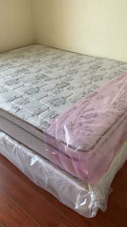 New queen mattress and box spring 2 pc