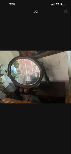 Vanity swivel mirror