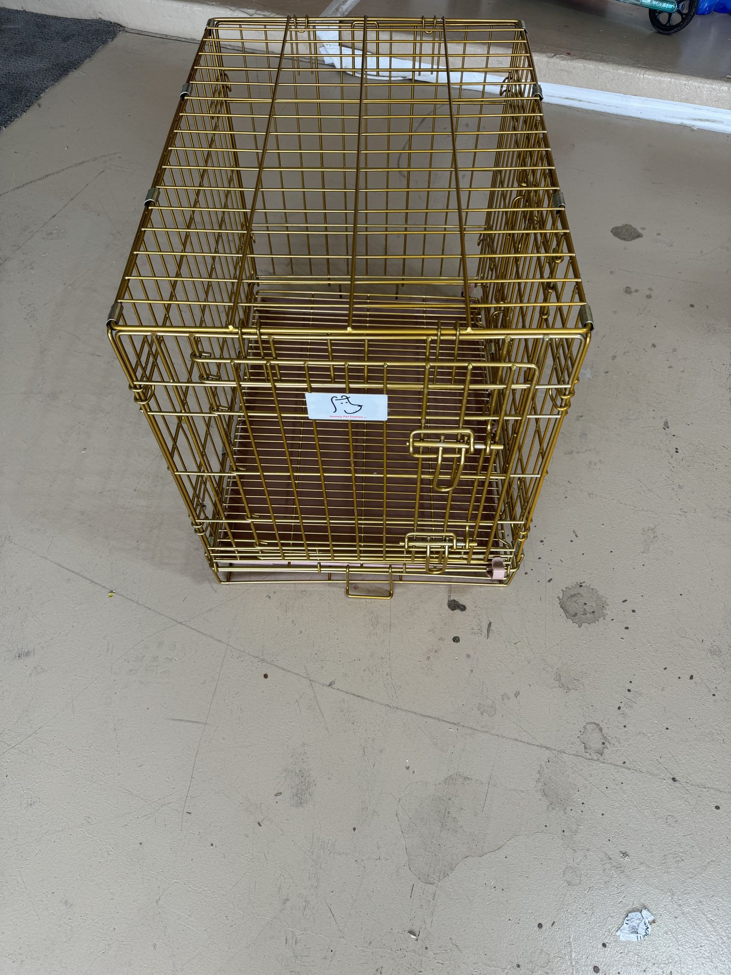 Small Gold Dog Kennel