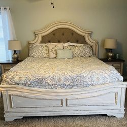 White Realyn Chipped Queen,King, Twin, Full Bedroom Set 