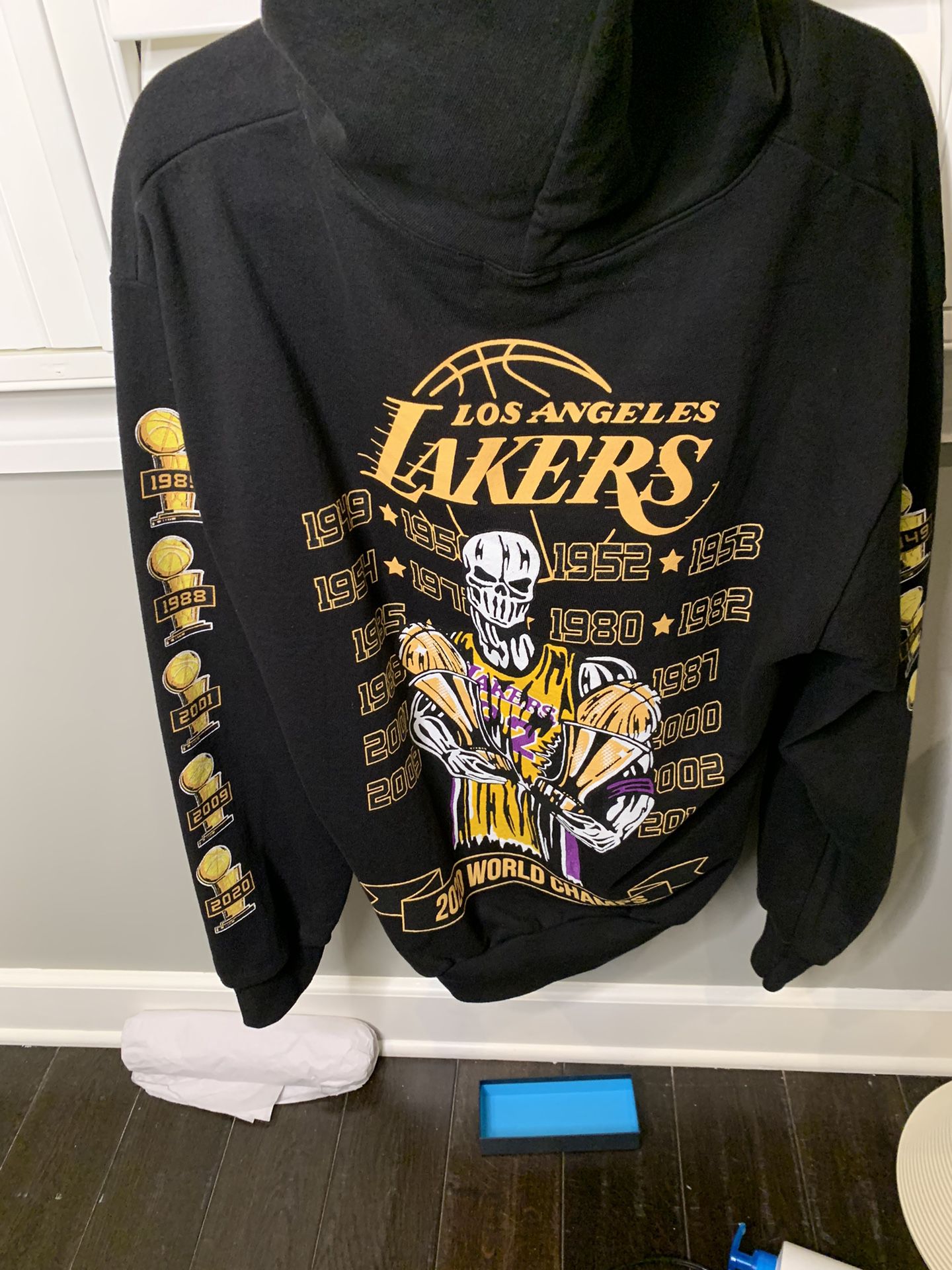 Warren Lotas Lakers NBA Hoodie for Sale in San Diego, CA - OfferUp