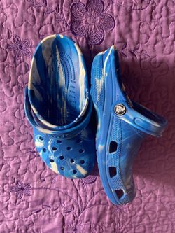  Crocs size 3 in juniors