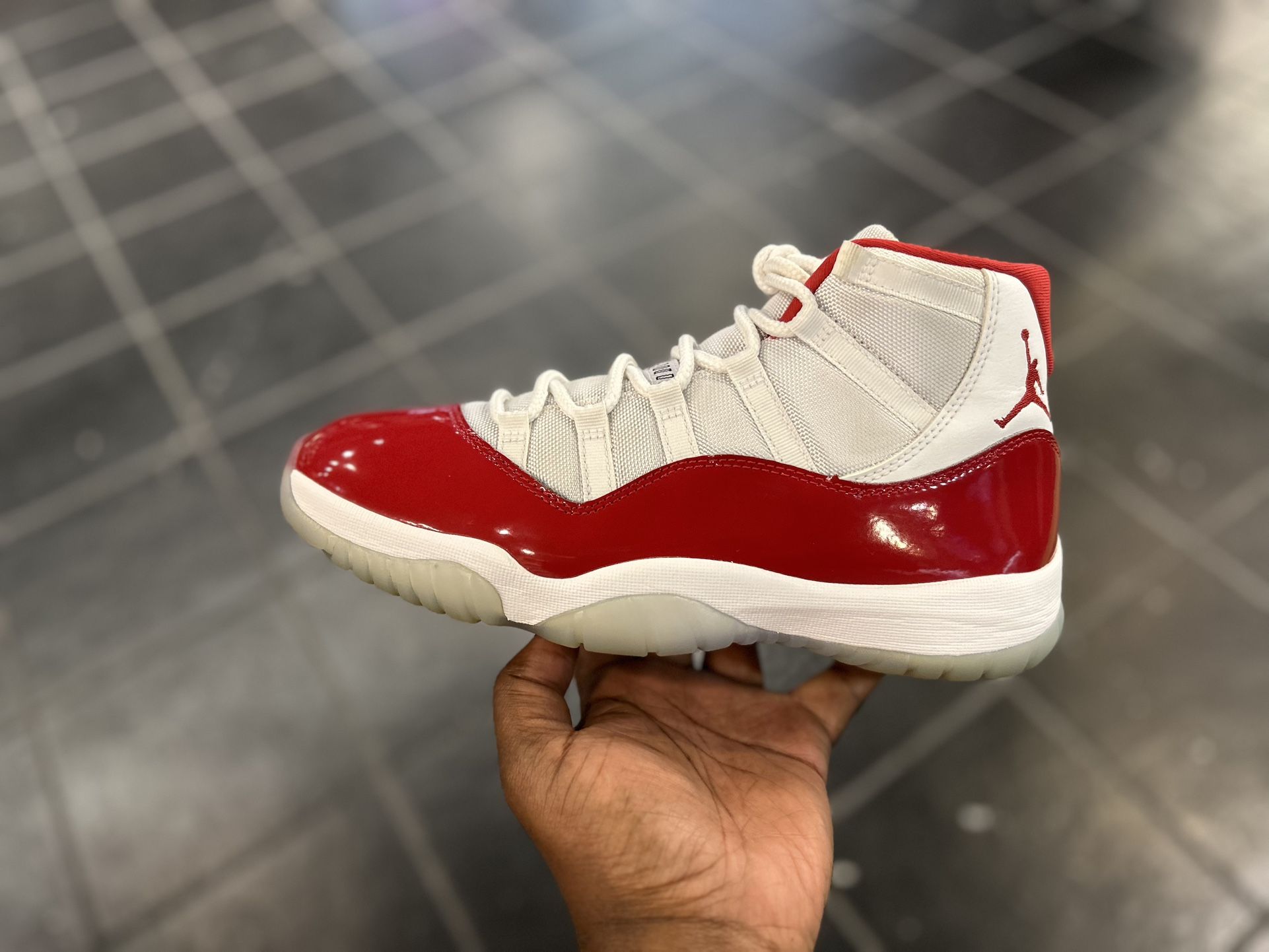 Air Jordan 11 Retro Cherry Size 10.5