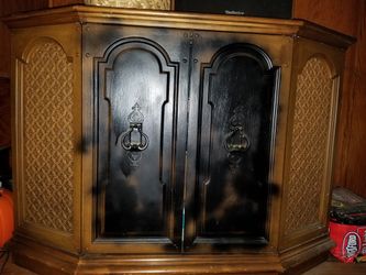 vintage disc player . can be paited or if someone collects antique stuff here you go 😊 .