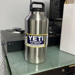 Yeti 64 oz Rambler Bottle