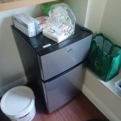 Mini Fridge 