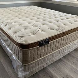 Queen Organic Cloud Edition Europillow Top 12inch Mattress!!