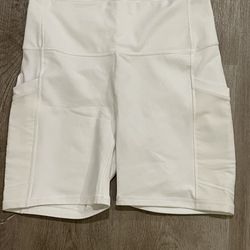 Fabletics On-The-Go Powerhold High-Waisted 6" Short Size Medium