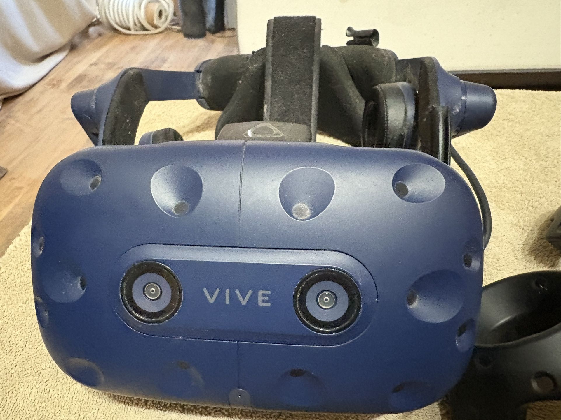 HTC Vive Pro v1.0 - 2x Base Stations - 2x-controllers - LINK Box