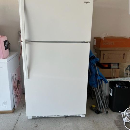 Whirlpool 20.5-cu ft Top-Freezer Refrigerator (White)

Item #623784 |Model #WRT311FZDW

