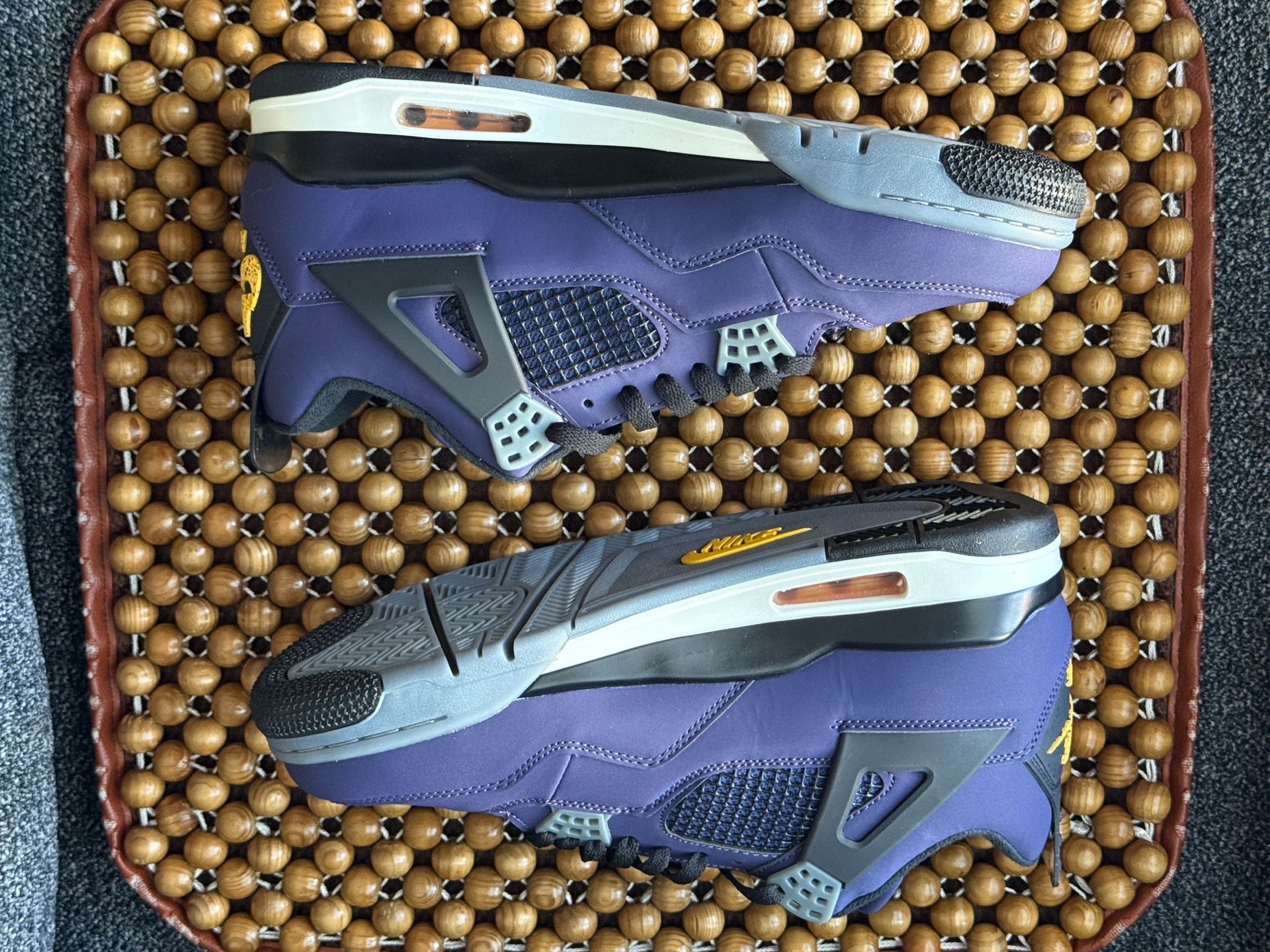 Nike Jordan retro 4s lakers purple size: 11M