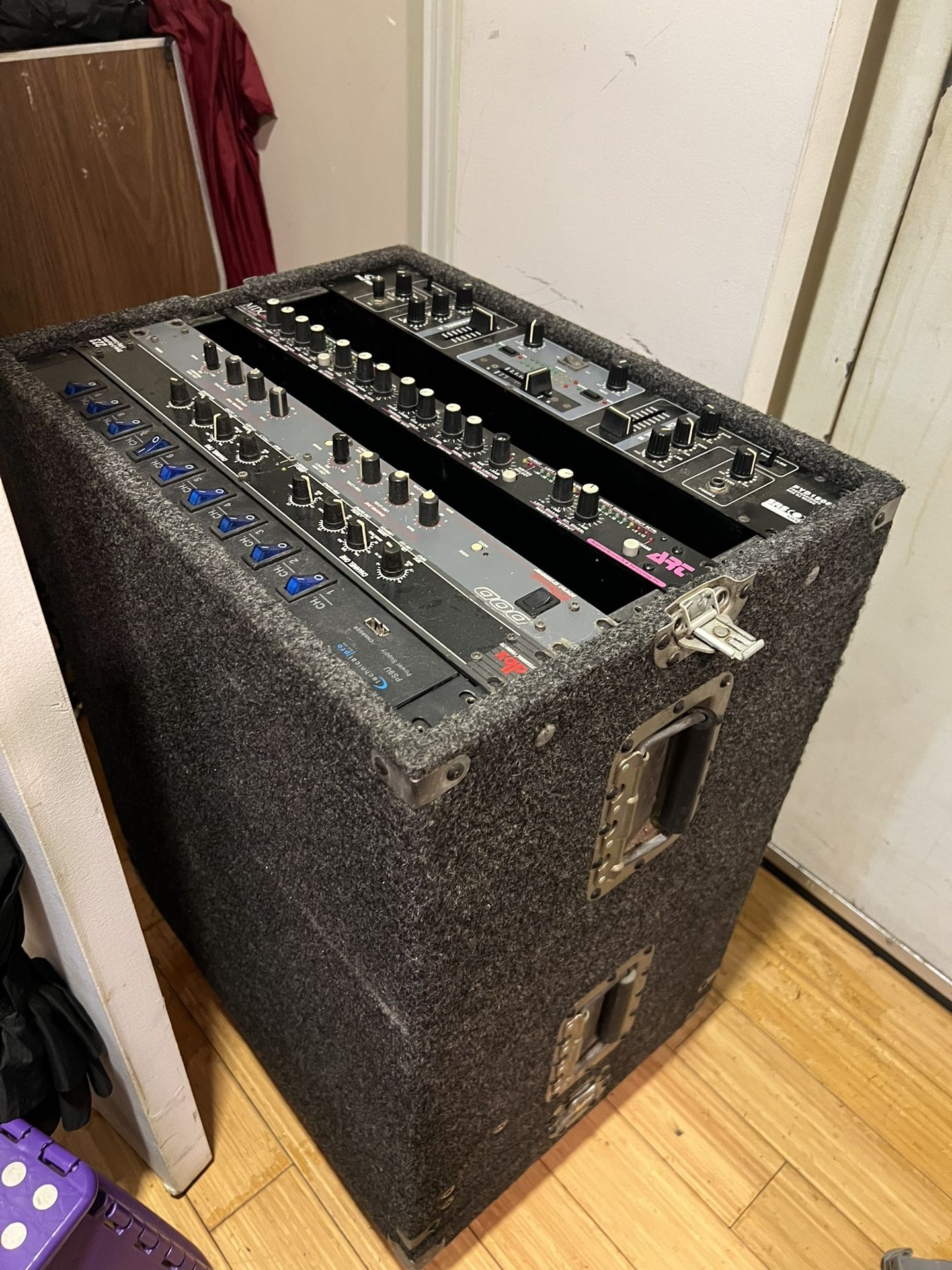 Dj Equipment 