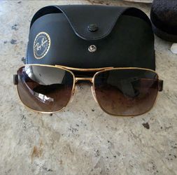 Ray-Ban Sunglasses with Case RB3522