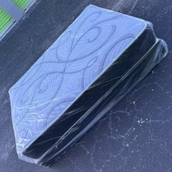 NEW QUEEN REGULAR  MATTRESS AND BOX SPR+ING-2pcs