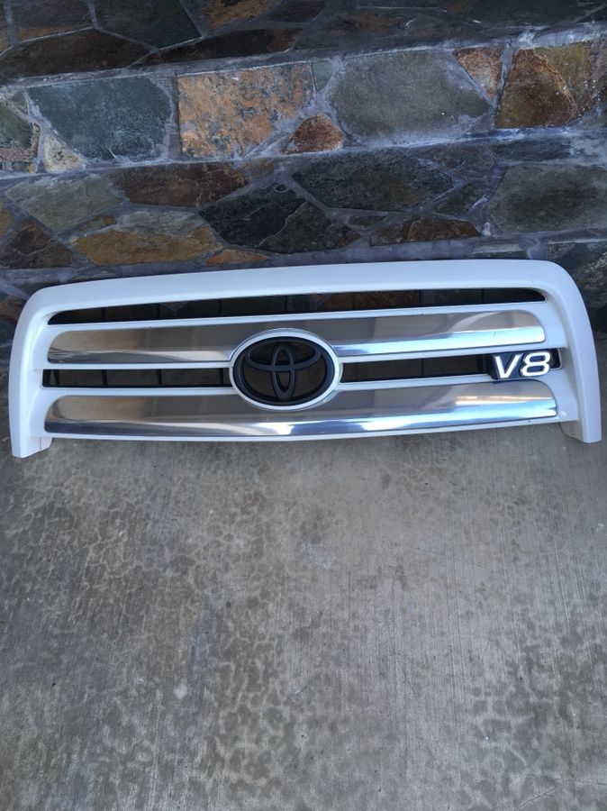 2003 to 2006 Toyota Tundra front grill