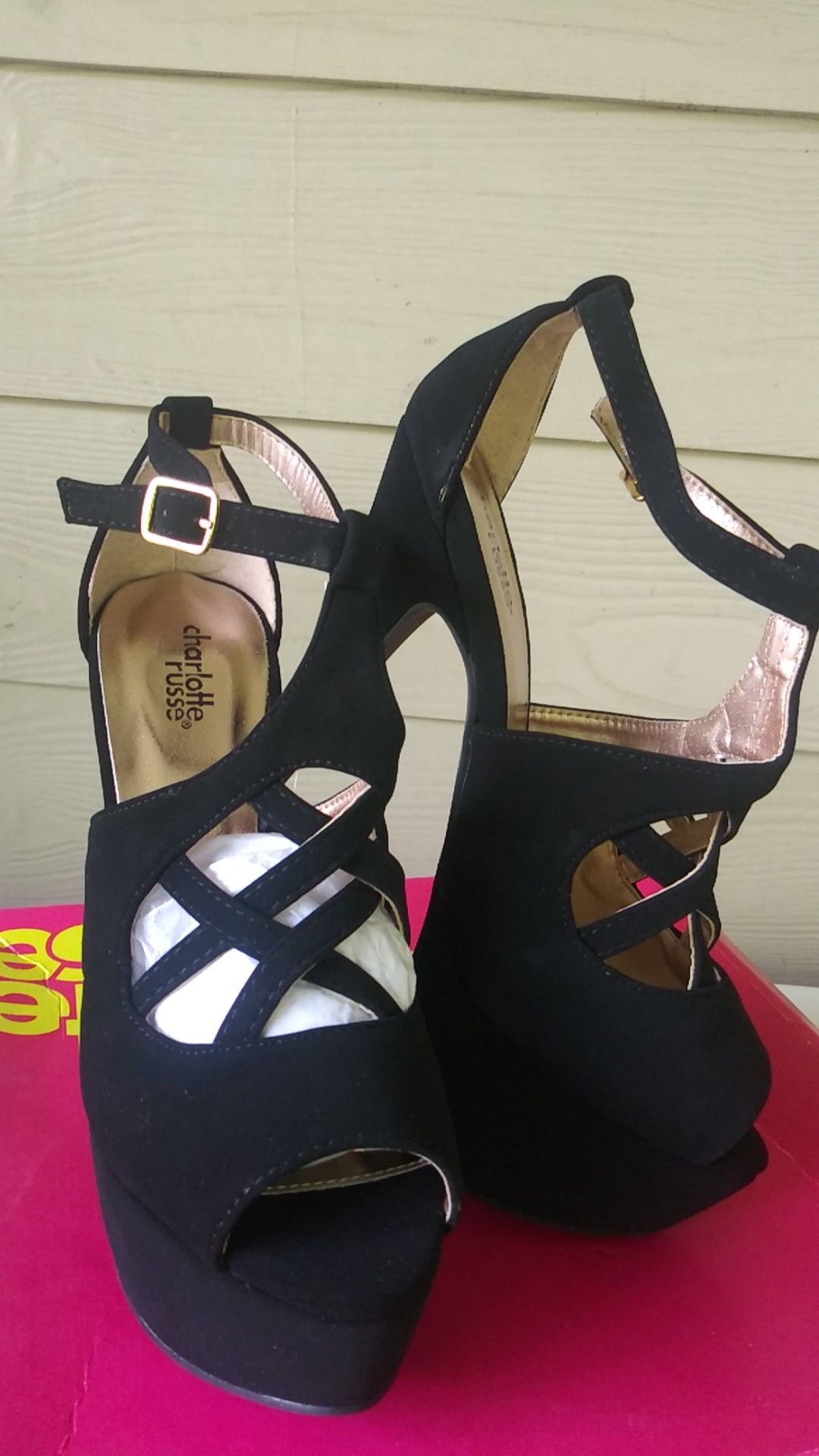 New Beautiful high heels size 7!!😉