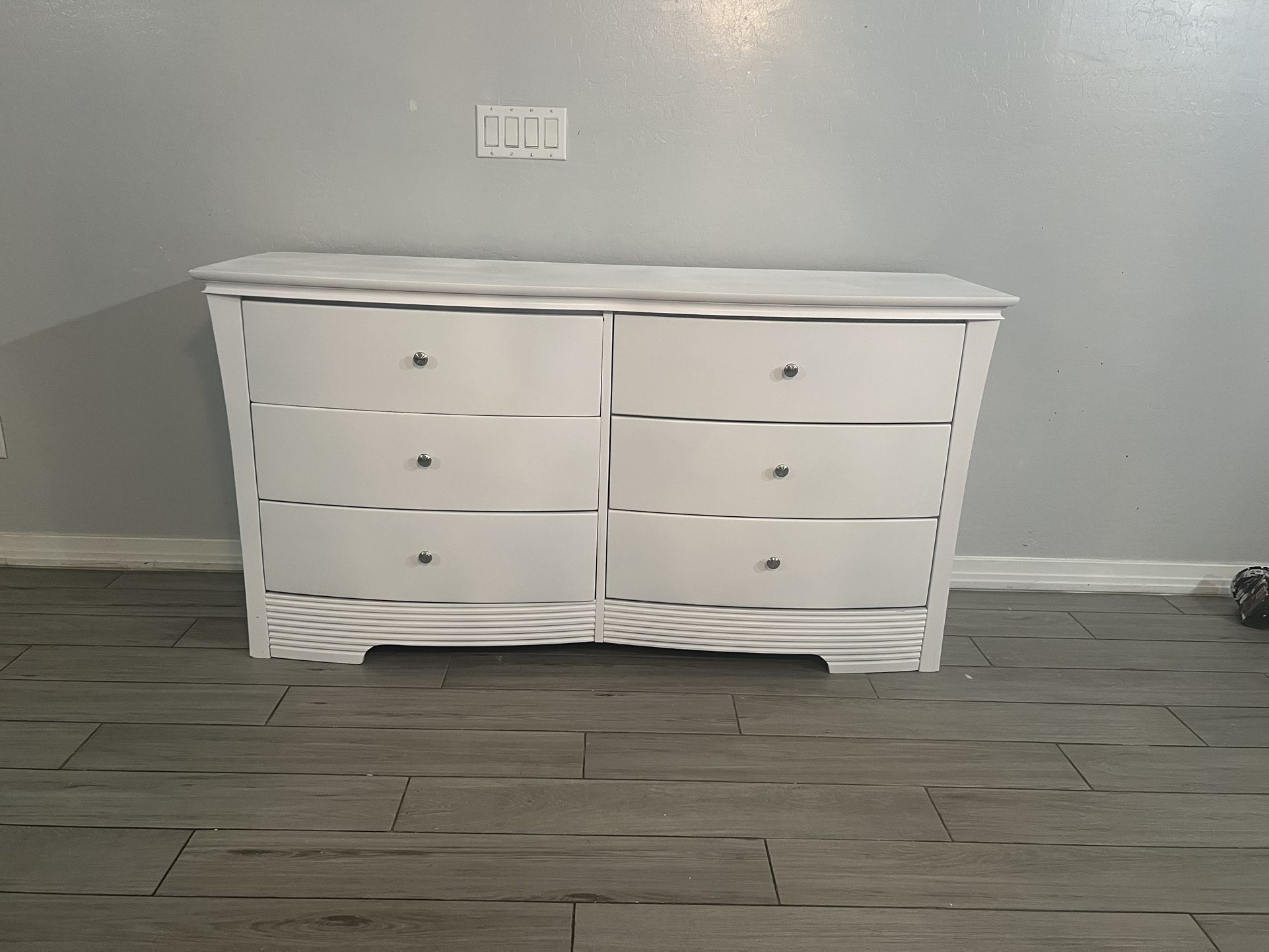 White 6 Drawer Dresser