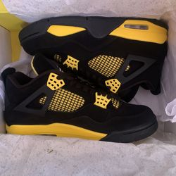 Jordan 4 thunder size 8.5