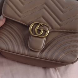 Gucci Mini sac GG marmont - Quilted chevron leather - L 21cm x 15.5cm x D 8cm - Aged gold finish - 