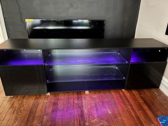 Stands Holds up to 85” TV